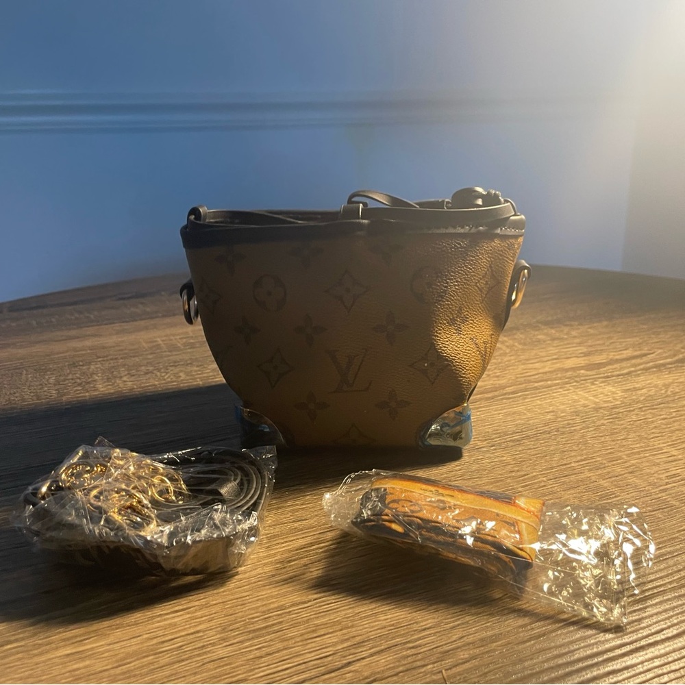 Ladies mini bucket purse